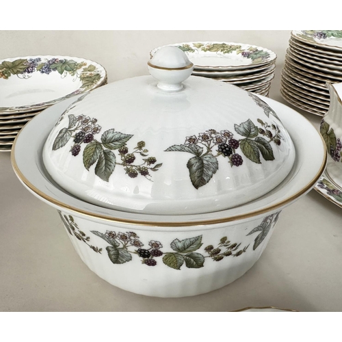 542 - DINNER SERVICE, English Fine Bone China Royal Worcester 'Vine harvest' including dinner, tea, side p... 