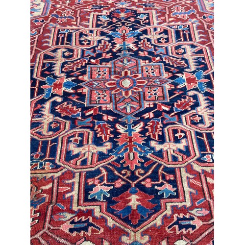 189A - ANTIQUE PERSIAN SERAPI CARPET, 350cm x 245cm.