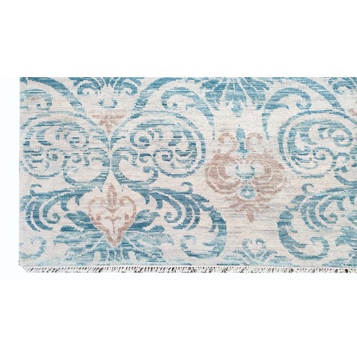 299 - FINE WILLIAM MORRIS DESIGN CARPET, 431cm x 303cm.