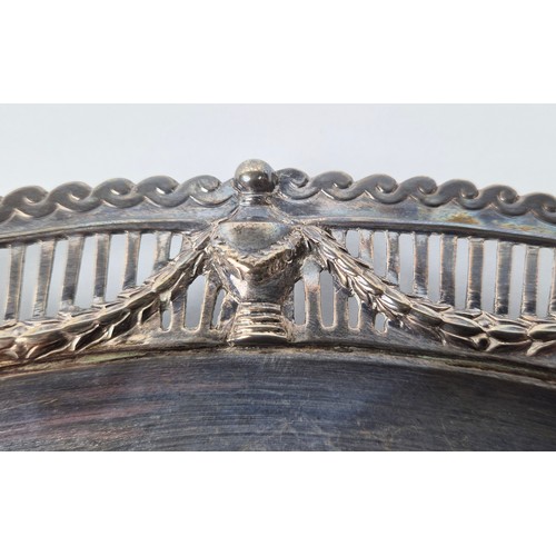 4 - THOMAS BRADBURY AND SONS SILVER SALVAR, London 1894, having a pierced swagged urn with framed gentle... 