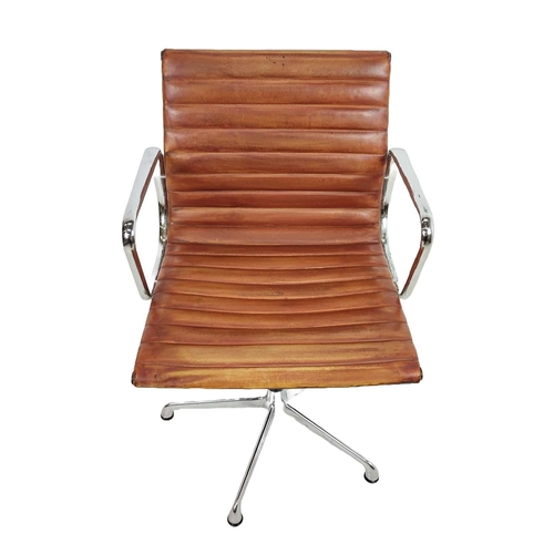 215 - AFTER CHARLES AND RAY EAMES ICF ALUMINIUM GROUP STYLE 20TH CENTURY VINTAGE CHAIR, with hand finished... 