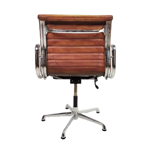 215 - AFTER CHARLES AND RAY EAMES ICF ALUMINIUM GROUP STYLE 20TH CENTURY VINTAGE CHAIR, with hand finished... 