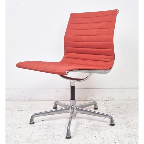 323 - ATTRIBUTED TO HERMAN MILLER ALUMINIUM GROUP CHAIR, by Charles and Ray Eames, 84cm H approx.