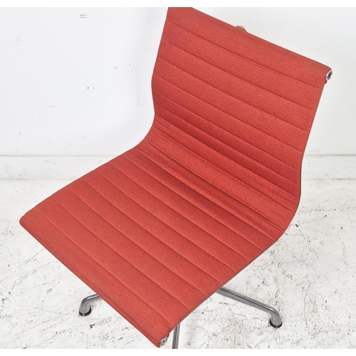 323 - ATTRIBUTED TO HERMAN MILLER ALUMINIUM GROUP CHAIR, by Charles and Ray Eames, 84cm H approx.