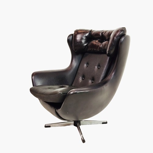 209 - AFTER PARKER KNOLL STATESMAN 'BABY STATESMAN' CHAIRS, a pair, black leathered finish, 74cm H approx.