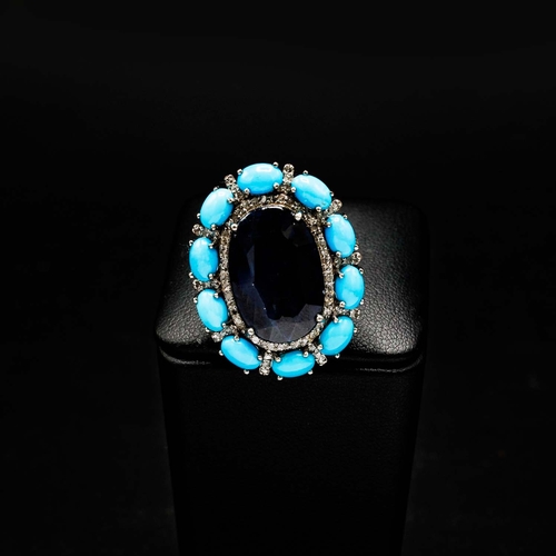 15 - A LARGE OVAL CLUSTER RING IN WHITE METAL, set with large oval kyanite surrounded by turquoise and ro... 