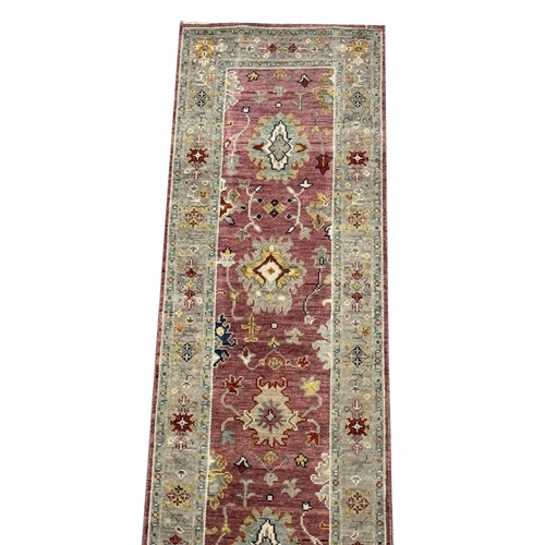 106 - CONTEMPORARY SULTANABAND DESIGN LONG RUNNER, 395cm x 79cm.