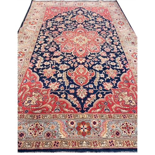 119 - VINTAGE HERIZ CARPET, 280cm x 180cm.