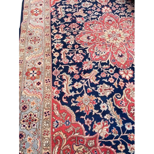 119 - VINTAGE HERIZ CARPET, 280cm x 180cm.