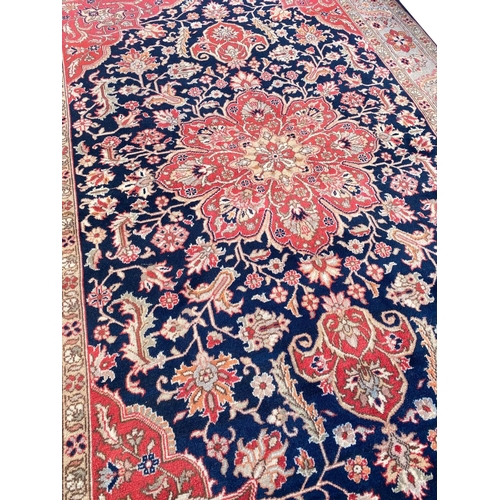 119 - VINTAGE HERIZ CARPET, 280cm x 180cm.