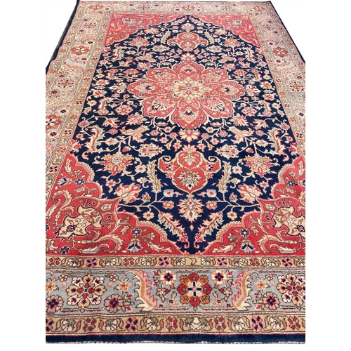 119 - VINTAGE HERIZ CARPET, 280cm x 180cm.