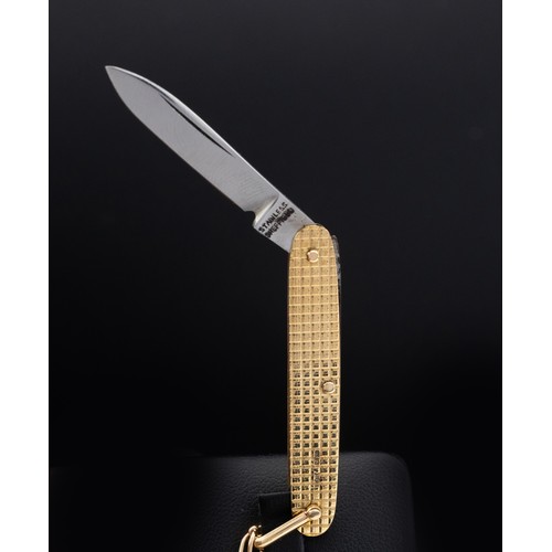 61 - A 9CT GOLD CASED PENKNIFE, with engine turned decoration, inscribed initials, fitted on a 9ct rose g... 