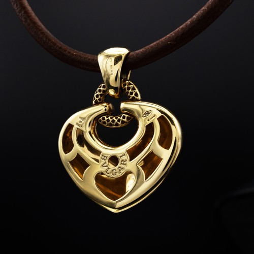 86 - AN ITALIAN BVLGARI 18CT YELLOW GOLD AND DIAMOND SET PENDANT NECKLACE, the pendant in the form of a h... 