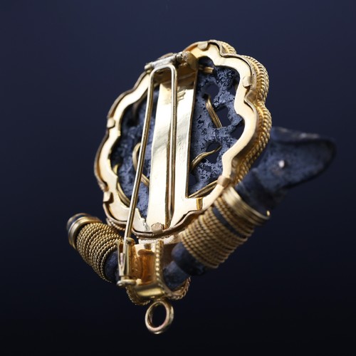 88 - VIVIANE DEBBAS, AN 18CT GOLD FRAGMENT PENDANT BROOCH, with a pierced and lobed hardstone roundel, go... 