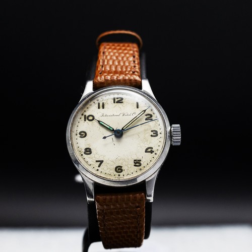 103 - IWC WRISTWATCH, 1947, 31mm, Cal.60, movement Ref. 1150927, case Ref. 1214375, currently ticking.