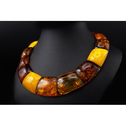 89 - A BUTTERSCOTCH AND CLEAR AMBER SINGLE STRAND BEAD NECKLACE, double strung strand, 44cm long, 83 gram... 