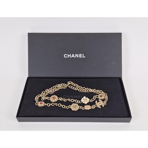 10 - ATTRIBUTED TO CHANEL NECKLACE, gold tone chain embellished by the double CC Chanel logo, enamelled s... 