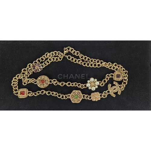 10 - ATTRIBUTED TO CHANEL NECKLACE, gold tone chain embellished by the double CC Chanel logo, enamelled s... 