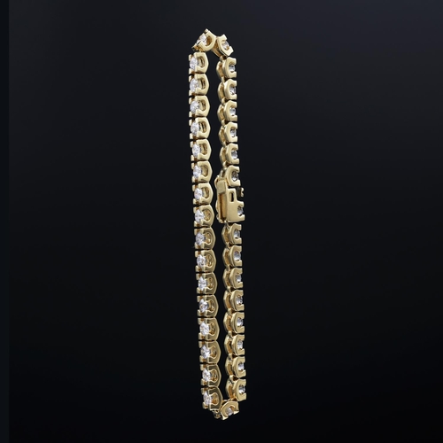 116 - AN 18CT YELLOW GOLD DIAMOND TENNIS BRACELET, set with 34 round brilliant cut diamonds, each approxim... 