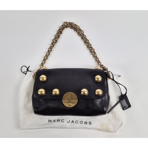 20 - MARC JACOBS BAG, front flap closure with gold tone studs and gold tone detachable chain shoulder str... 