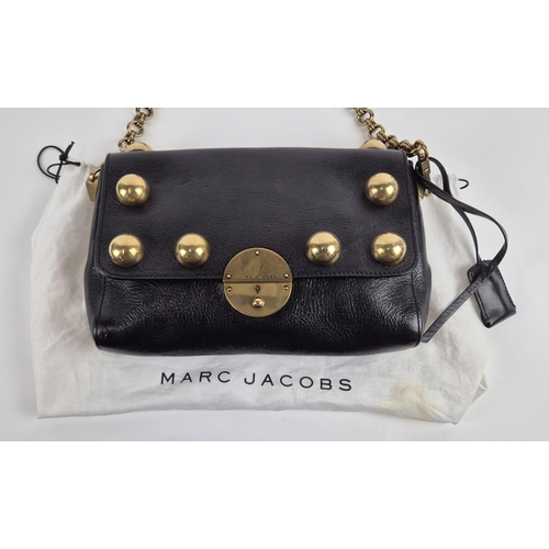 20 - MARC JACOBS BAG, front flap closure with gold tone studs and gold tone detachable chain shoulder str... 