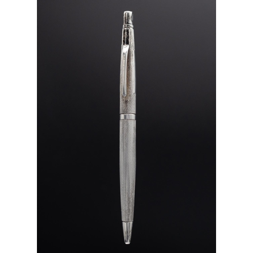 70 - A COLLECTION OF ASSORTED PENS, propelling pencils, including a Mont Blanc Meisterstuck boxed pen, a ... 