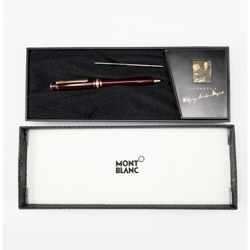 70 - A COLLECTION OF ASSORTED PENS, propelling pencils, including a Mont Blanc Meisterstuck boxed pen, a ... 