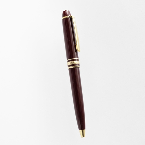 70 - A COLLECTION OF ASSORTED PENS, propelling pencils, including a Mont Blanc Meisterstuck boxed pen, a ... 