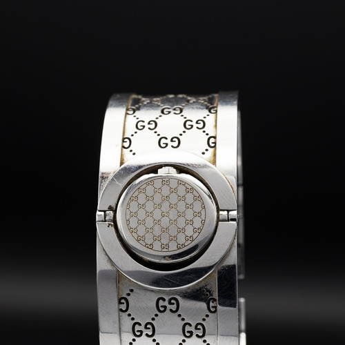 8 - GUCCI HORSEBIT LADIES BRACELET WATCH, 1500L, Swiss made, gold tone stainless steel with black face a... 