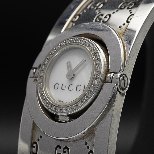 8 - GUCCI HORSEBIT LADIES BRACELET WATCH, 1500L, Swiss made, gold tone stainless steel with black face a... 