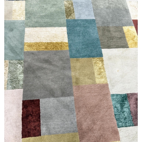 241 - THE RUG COMPANY CARPET, 274cm x 183cm, 'Hue' designed by Christopher Sharp.