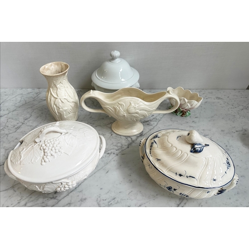 586 - MAJOILICA, a collection including Villeroy Boch 'Old Luxemburg' tureen, spode velamour, Beswick ware... 