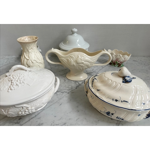 586 - MAJOILICA, a collection including Villeroy Boch 'Old Luxemburg' tureen, spode velamour, Beswick ware... 