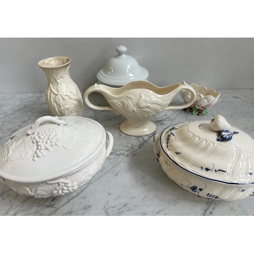 586 - MAJOILICA, a collection including Villeroy Boch 'Old Luxemburg' tureen, spode velamour, Beswick ware... 