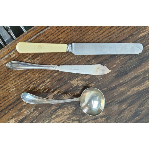 432 - CUTLERY CANTEEN, 77.5cm x 47cm x 78.5cm.