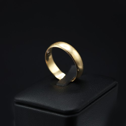 68 - A 9CT GOLD CORAL SET CABOCHON DRESS RING, ring size Q, together with an 18ct gold wedding band, ring... 