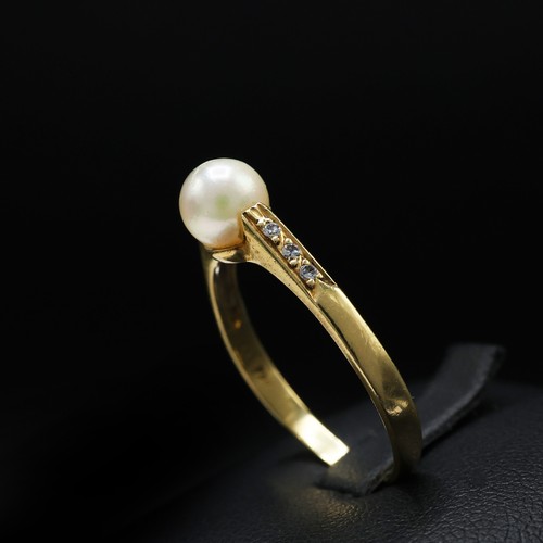 128 - TWO 18CT YELLOW GOLD DRESS RINGS, one set with a round cultured pearl and diamond shoulders, the oth... 