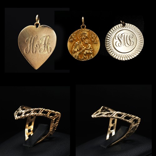 48 - A COLLECTION OF 9CT GOLD, comprising two pendants with inscribed initials, a yellow metal inscribed ... 