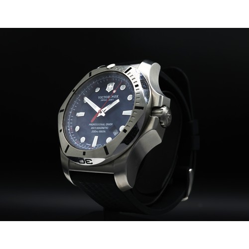 105 - VICTORINOX PROFESSIONAL DIVER WRISTWATCH, 45mm, swiss army, quartz movement, rubber strap, Ref. 2417... 