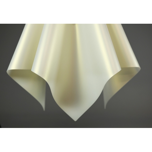 293 - 1990s ITALIAN FOULARD PENDANT LIGHT BY FRANCESCO PARETTI FOR SLAMP. 48cm H x 45cm W
Adjustable heigh... 