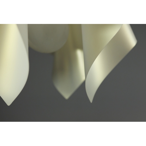 293 - 1990s ITALIAN FOULARD PENDANT LIGHT BY FRANCESCO PARETTI FOR SLAMP. 48cm H x 45cm W
Adjustable heigh... 