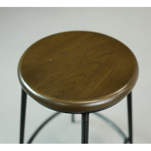 328 - STOOLS, FOUR, AND TWO OTHERS IN A DIFFERING STYLE (6). the first four industrial style ,adjustable a... 