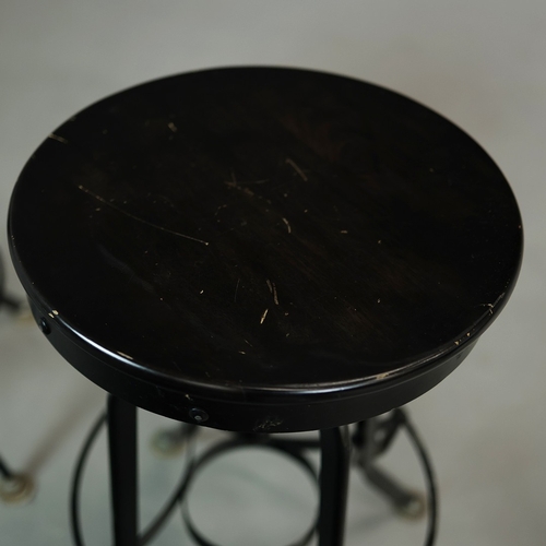 328 - STOOLS, FOUR, AND TWO OTHERS IN A DIFFERING STYLE (6). the first four industrial style ,adjustable a... 