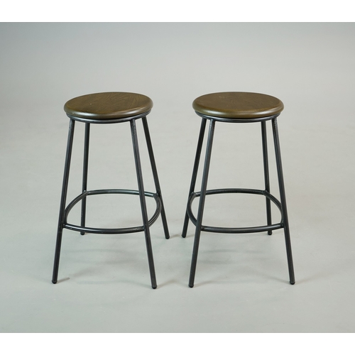 328 - STOOLS, FOUR, AND TWO OTHERS IN A DIFFERING STYLE (6). the first four industrial style ,adjustable a... 