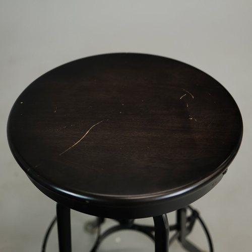 328 - STOOLS, FOUR, AND TWO OTHERS IN A DIFFERING STYLE (6). the first four industrial style ,adjustable a... 