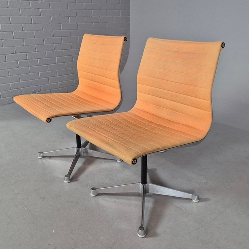 19 - HERMAN MILLER ALUMINIUM GROUP CHAIRS, A PAIR. by Charles and Ray Eames, vintage 20th Century, 84cm H... 