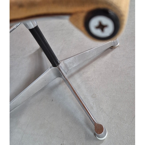 19 - HERMAN MILLER ALUMINIUM GROUP CHAIRS, A PAIR. by Charles and Ray Eames, vintage 20th Century, 84cm H... 