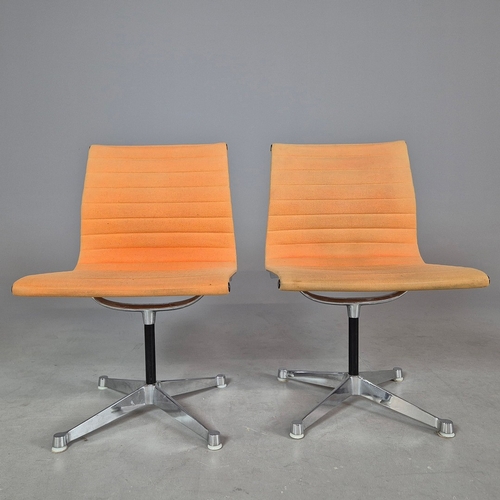 19 - HERMAN MILLER ALUMINIUM GROUP CHAIRS, A PAIR. by Charles and Ray Eames, vintage 20th Century, 84cm H... 