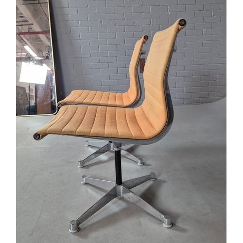 19 - HERMAN MILLER ALUMINIUM GROUP CHAIRS, A PAIR. by Charles and Ray Eames, vintage 20th Century, 84cm H... 