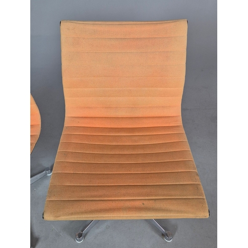 19 - HERMAN MILLER ALUMINIUM GROUP CHAIRS, A PAIR. by Charles and Ray Eames, vintage 20th Century, 84cm H... 